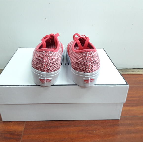 vans - Picture 2 of 3